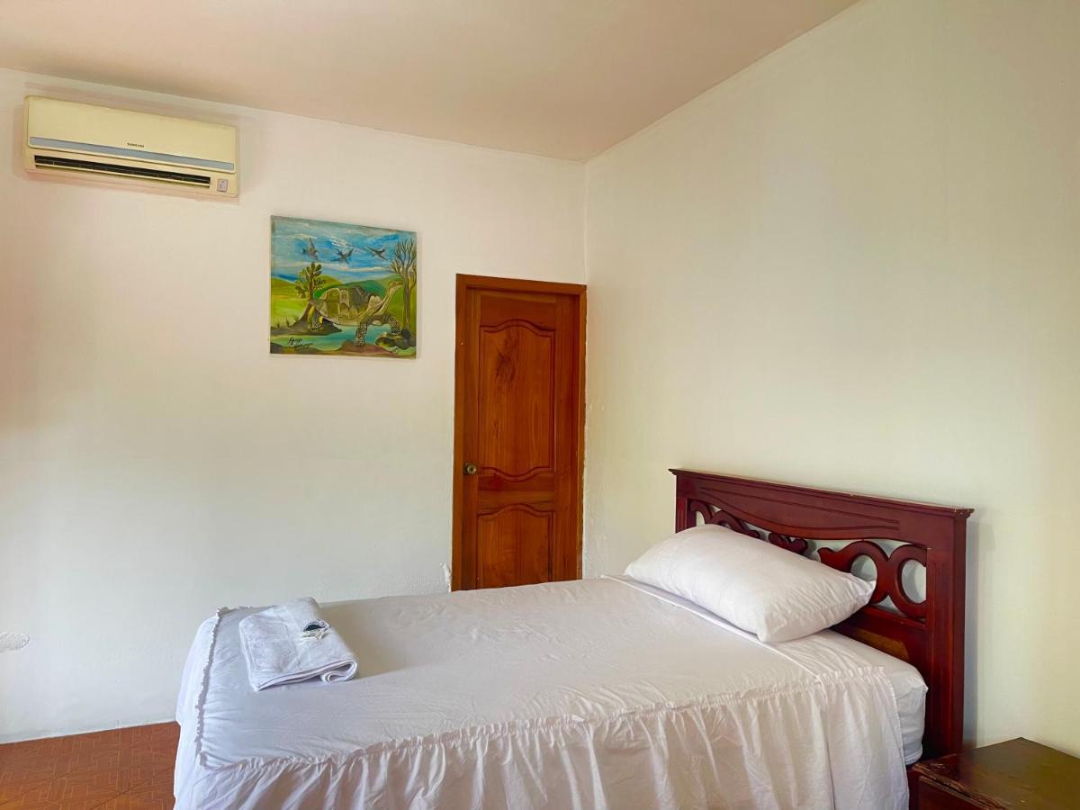 Hostal Vista Al Mar Hotel Puerto Baquerizo Moreno Buitenkant foto
