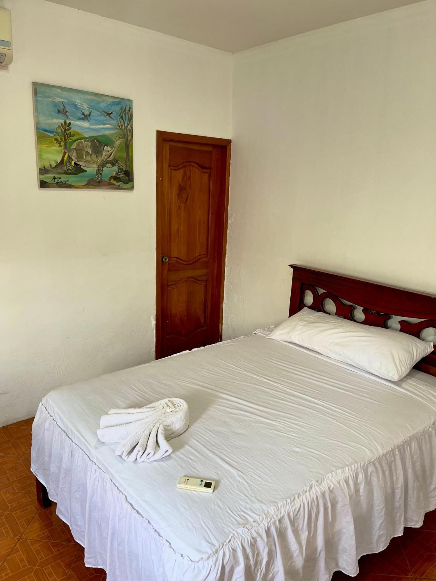 Hostal Vista Al Mar Hotel Puerto Baquerizo Moreno Buitenkant foto